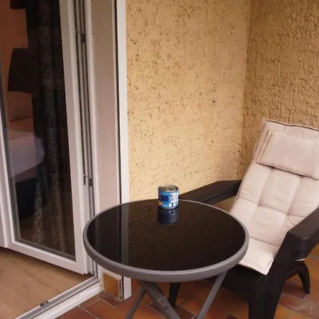 Mit Balkon Netflix Kingsizebed Im Apartment